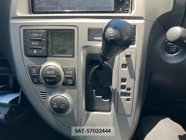 Toyota RACTIS 2010-04 7980741-17