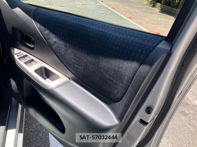 Toyota RACTIS 2010-04 7980741-8