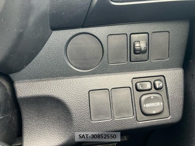 Toyota RACTIS 2013-05 8037829-13