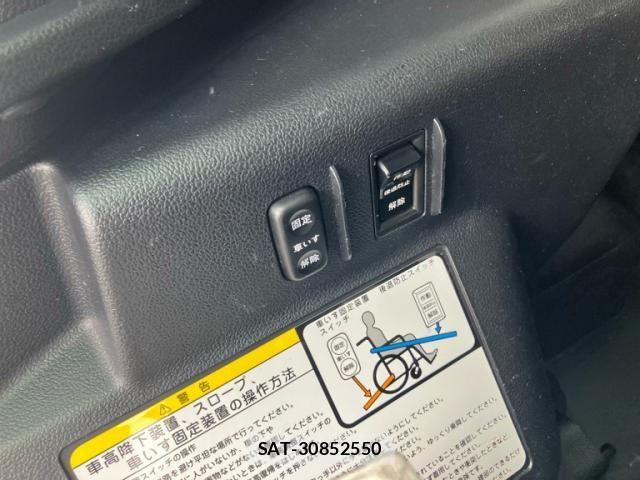 Toyota RACTIS 2013-05 8037829-25