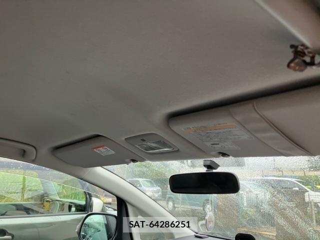 Toyota RACTIS 2006-05 8132016-9
