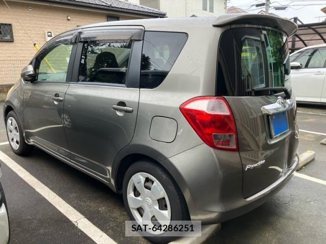 Toyota RACTIS 2006-05 8132016-5