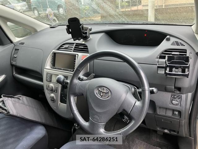 Toyota RACTIS 2006-05 8132016-8