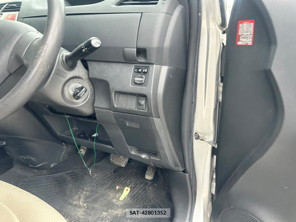 Toyota RACTIS 2009-09 7383195-15