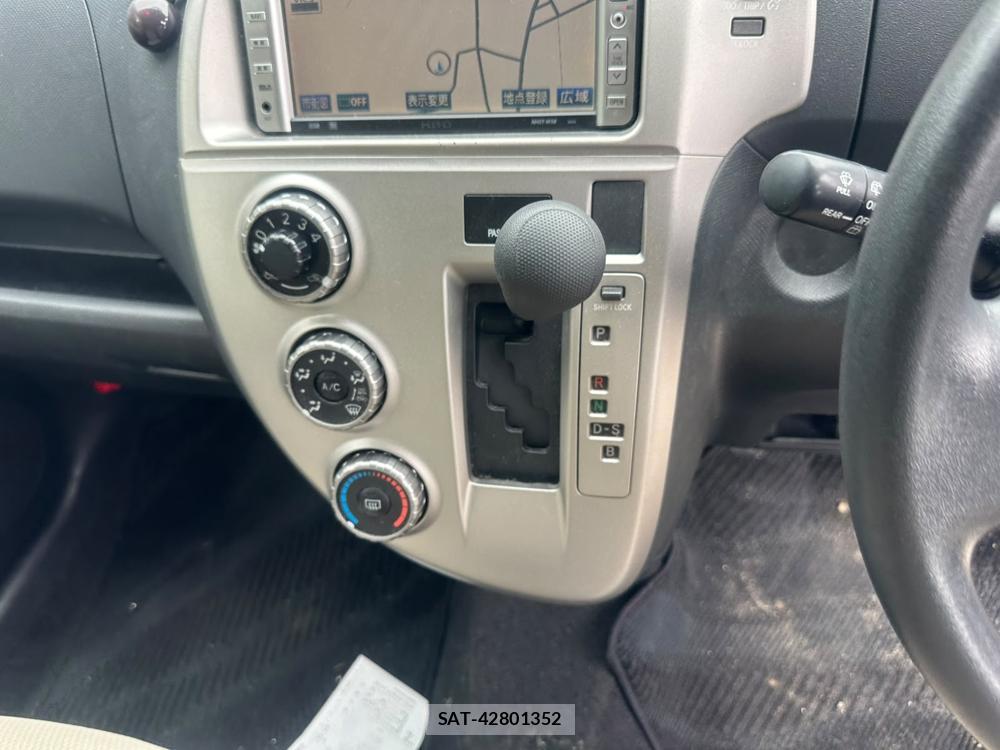 Toyota RACTIS 2009-09 7383195-18