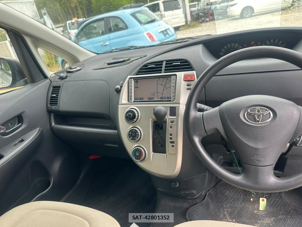 Toyota RACTIS 2009-09 7383195-20