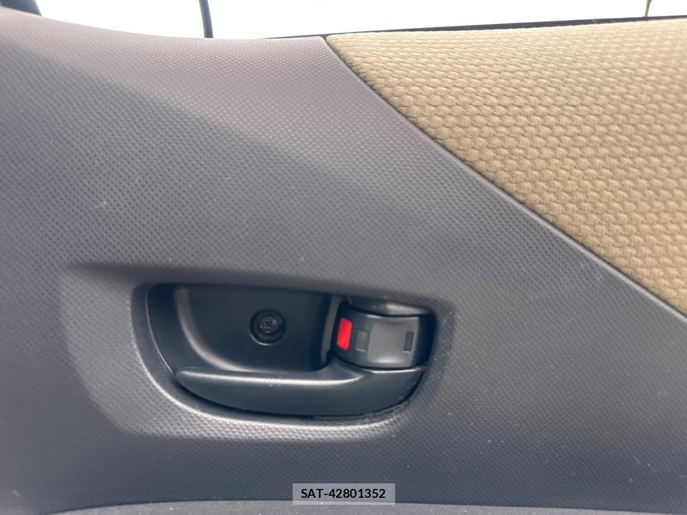 Toyota RACTIS 2009-09 7383195-21