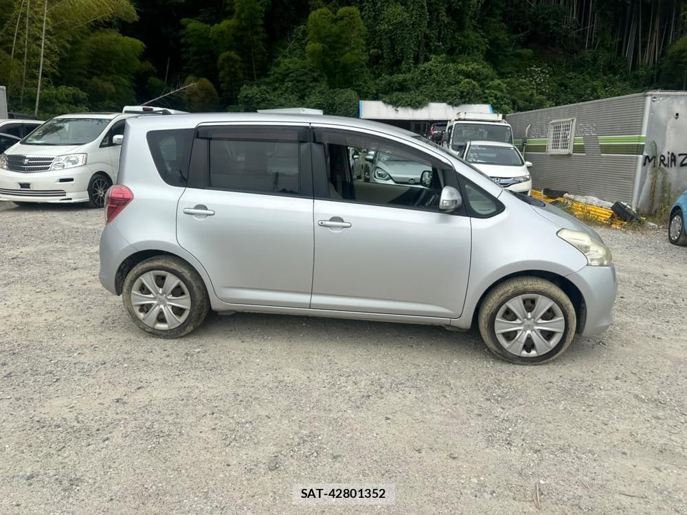 Toyota RACTIS 2009-09 7383195-5