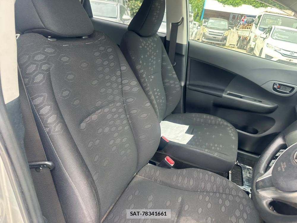 Toyota RACTIS 2011-10 7718208-13