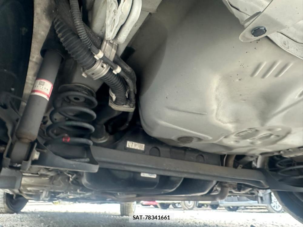 Toyota RACTIS 2011-10 7718208-33