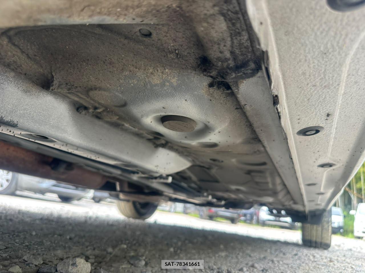 Toyota RACTIS 2011-10 7718208-35