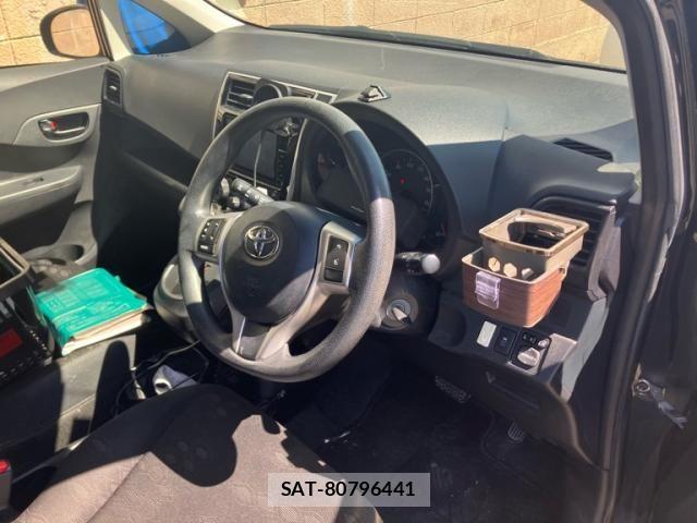 Toyota RACTIS 2014-12 8209722-6