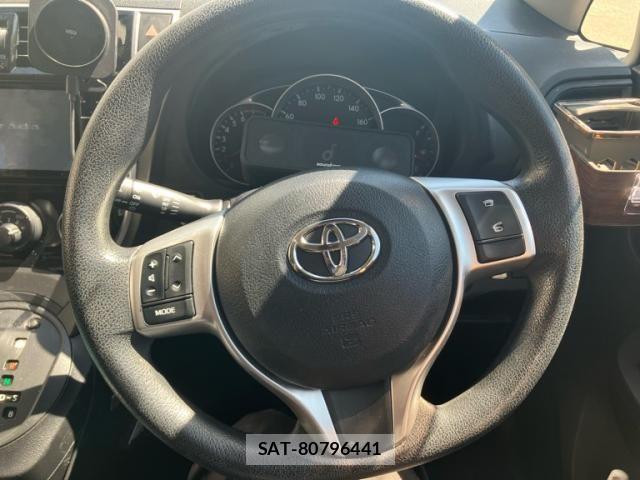 Toyota RACTIS 2014-12 8209722-11