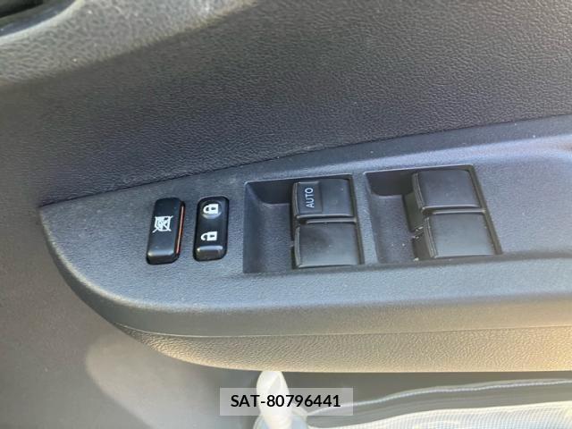 Toyota RACTIS 2014-12 8209722-18