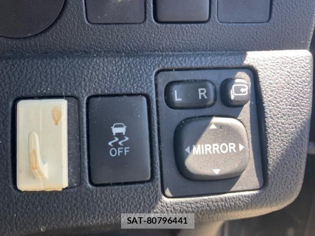 Toyota RACTIS 2014-12 8209722-19
