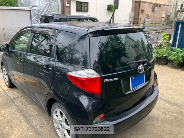 Toyota RACTIS 2012-06 8231448-2