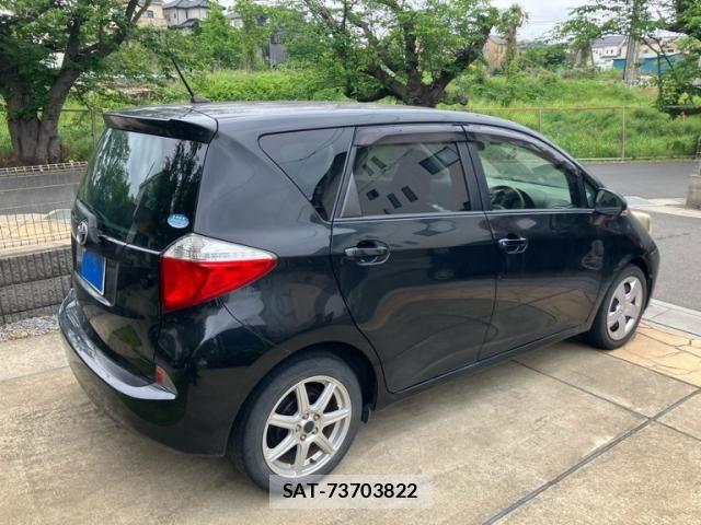 Toyota RACTIS 2012-06 8231448-3