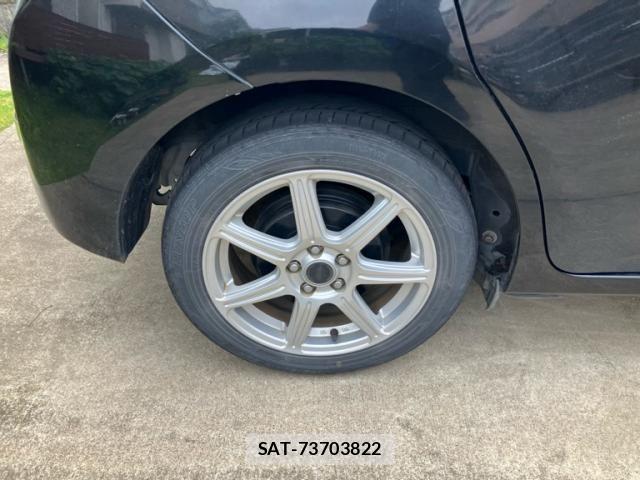 Toyota RACTIS 2012-06 8231448-7