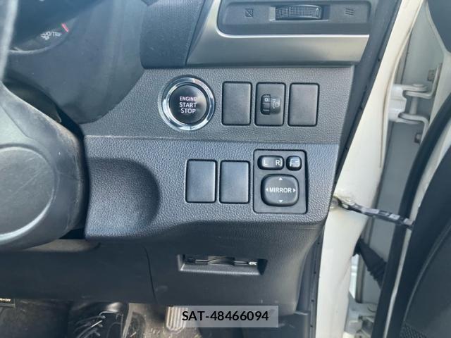 Toyota RACTIS 2011-10 8231451-11