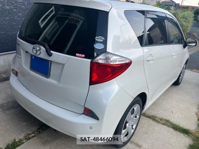 Toyota RACTIS 2011-10 8231451-6