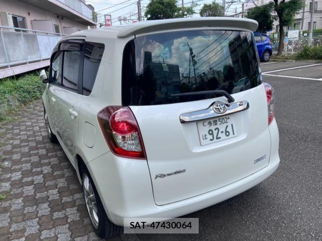Toyota RACTIS 2009-08 8231452-8