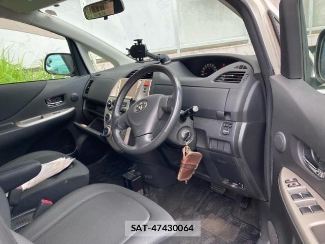 Toyota RACTIS 2009-08 8231452-10