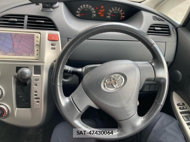 Toyota RACTIS 2009-08 8231452-13