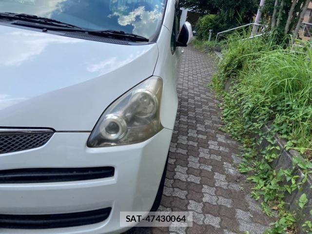 Toyota RACTIS 2009-08 8231452-2