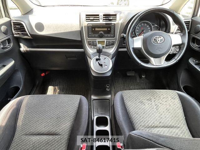 Toyota RACTIS 2011-06 8231447-1