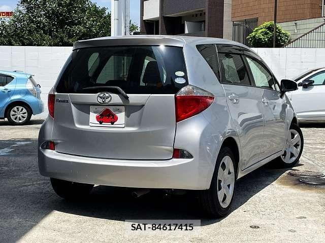 Toyota RACTIS 2011-06 8231447-2