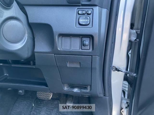 Toyota RACTIS 2005-11 8231453-11