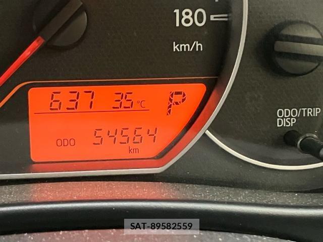 Toyota RACTIS 2013-11 8246434-14