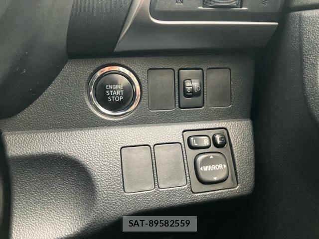 Toyota RACTIS 2013-11 8246434-15