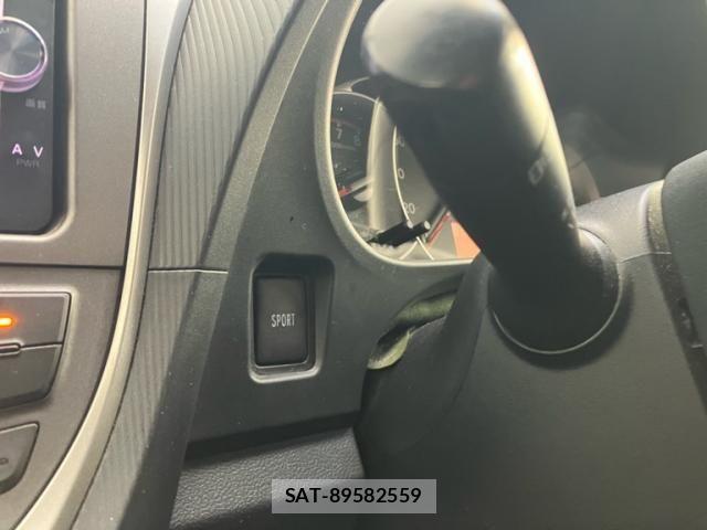Toyota RACTIS 2013-11 8246434-16