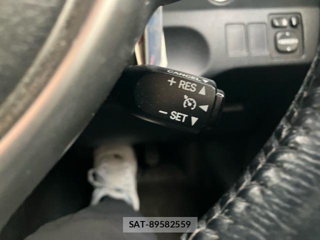 Toyota RACTIS 2013-11 8246434-17