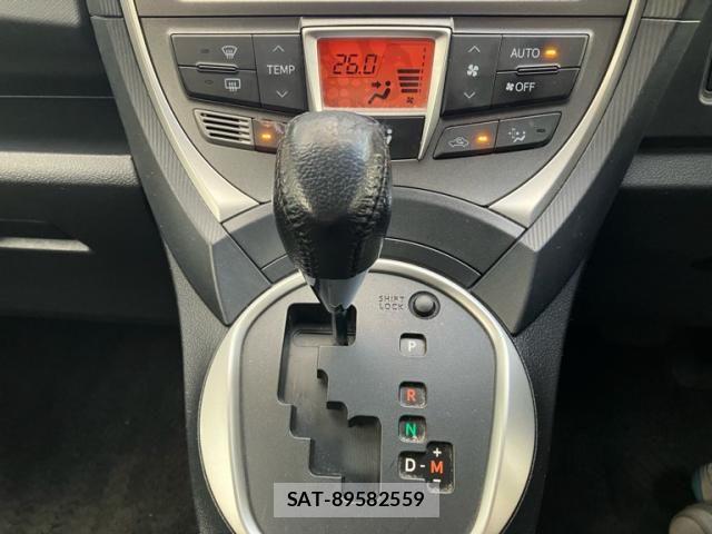 Toyota RACTIS 2013-11 8246434-20