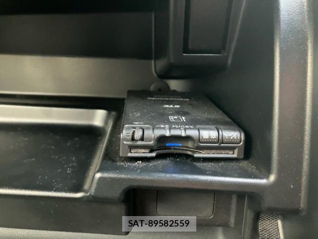 Toyota RACTIS 2013-11 8246434-21