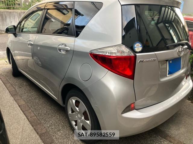 Toyota RACTIS 2013-11 8246434-4
