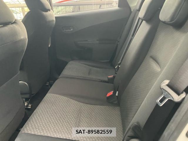 Toyota RACTIS 2013-11 8246434-8
