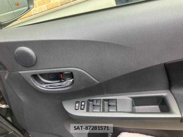 Toyota RACTIS 2011-09 8316618-10