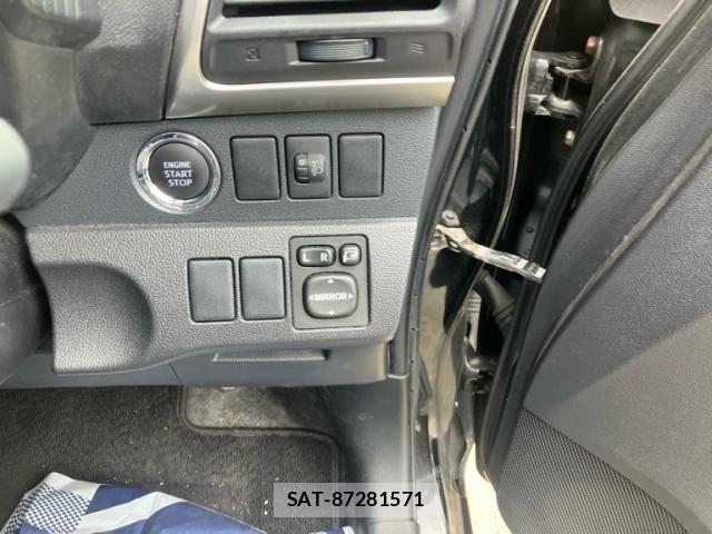 Toyota RACTIS 2011-09 8316618-11