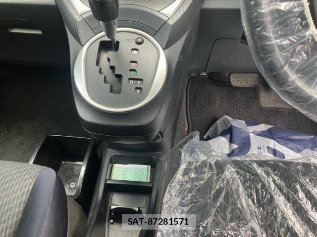 Toyota RACTIS 2011-09 8316618-15