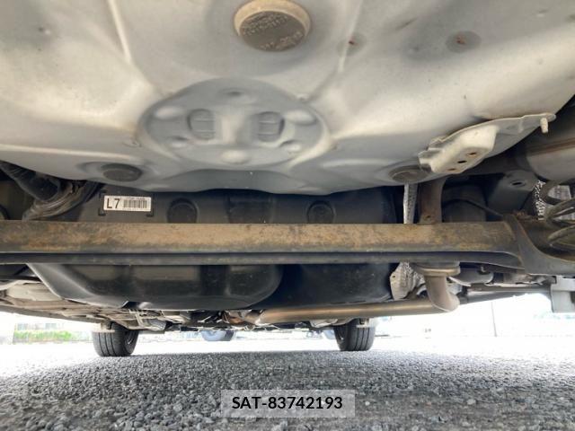 Toyota RACTIS 2014-03 8316617-11