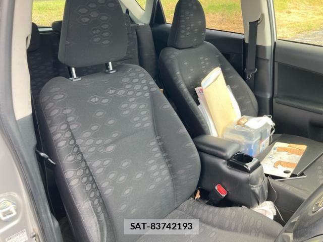 Toyota RACTIS 2014-03 8316617-13
