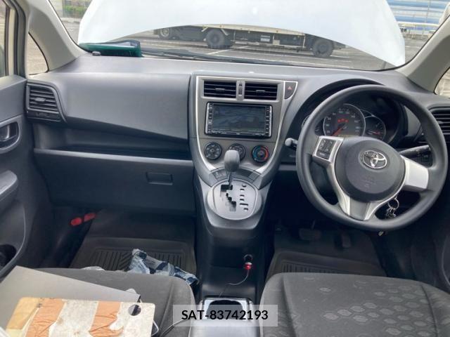 Toyota RACTIS 2014-03 8316617-15