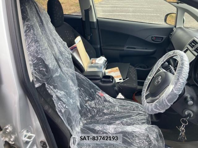 Toyota RACTIS 2014-03 8316617-16