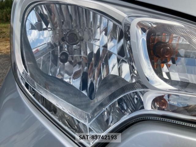Toyota RACTIS 2014-03 8316617-3