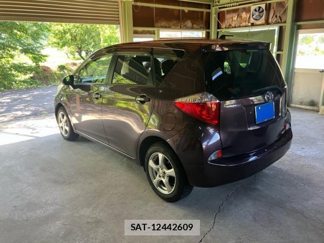 Toyota RACTIS 2013-11 8337536-4