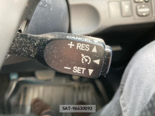 Toyota RACTIS 2014-06 8337537-16