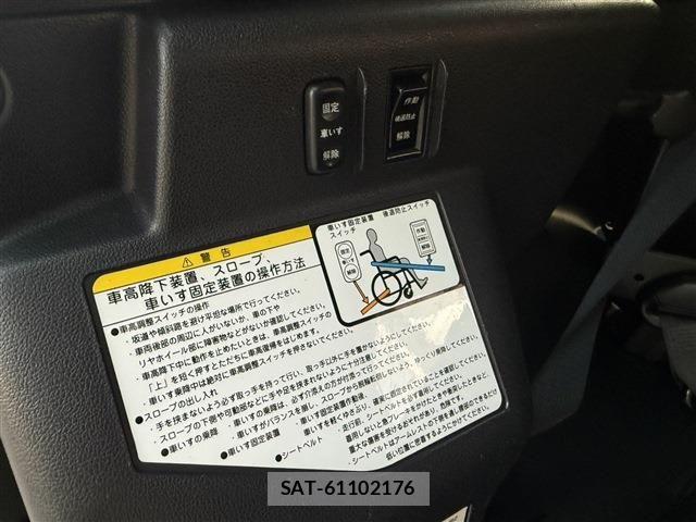 Toyota RACTIS 2013-12 8337535-9